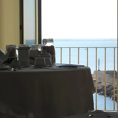 Palazzo De Tomasi 3*