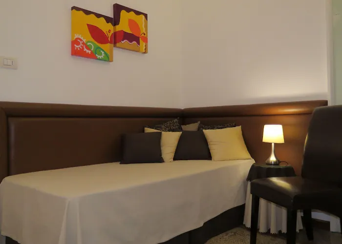 Palazzo De Tomasi Bed & Breakfast 3*