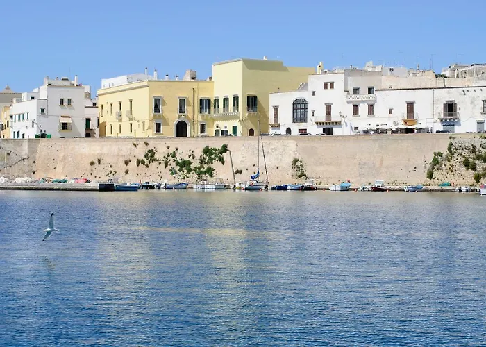 Palazzo De Tomasi Bed & Breakfast